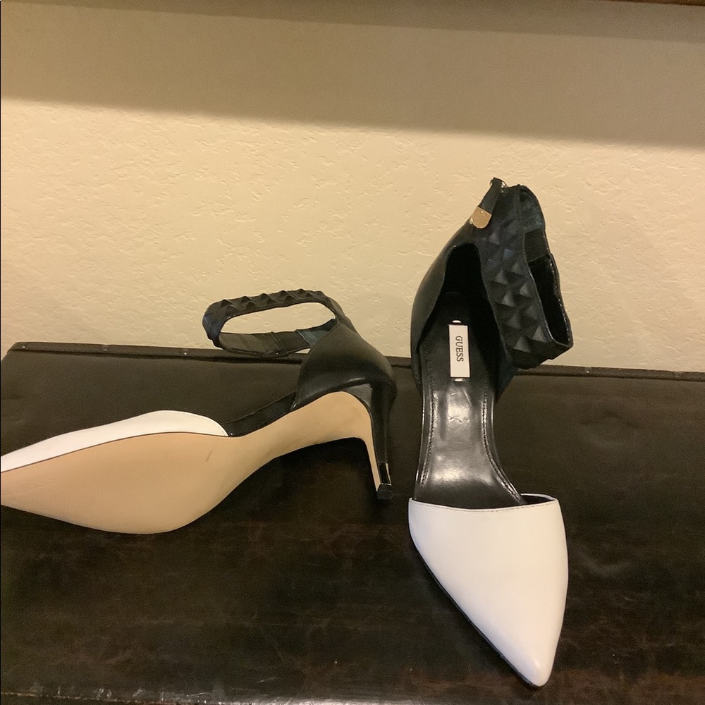 BW Black and White Pointy Pumps